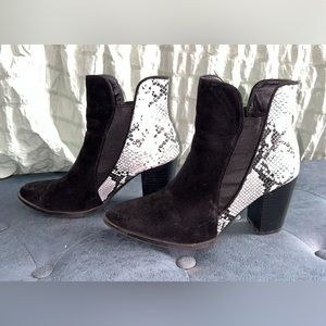 Black / snake print boots